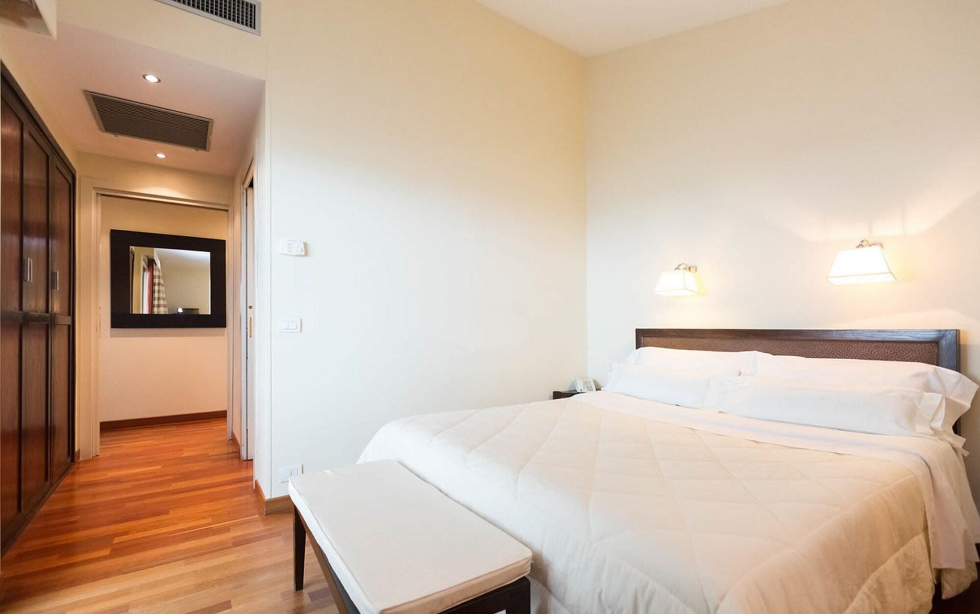 Sina Astor Hotel