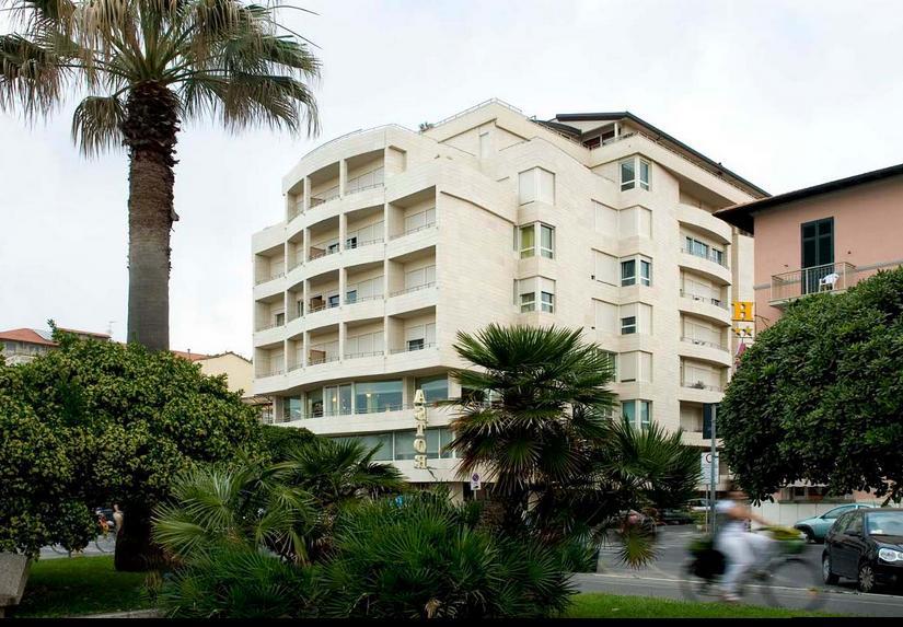 Sina Astor Hotel 4*